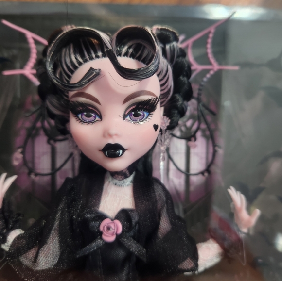 ✅ Ships Today ✅ Monster High Draculaura Vampire Heart - NIB - Picture 2 of 11